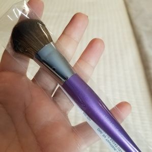 Younique Beachfront small brush